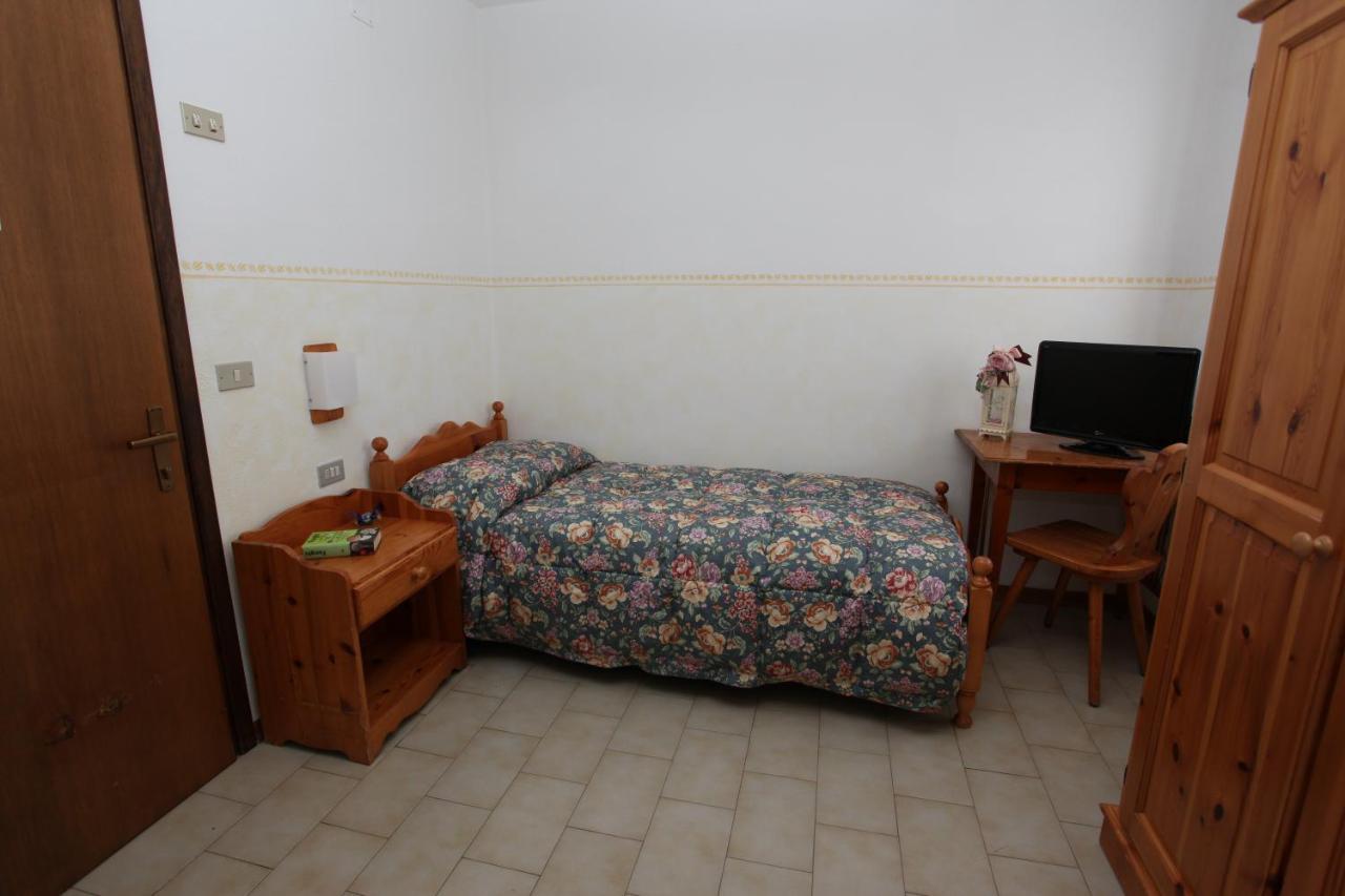 Single Room,747208355:JPEG
